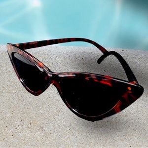 SOLD-
New 
Cat-Eye Tortoise Frame Sunglasses  Retro Vintage
